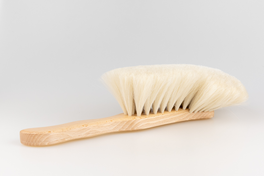 Staubhandfeger geschwungen